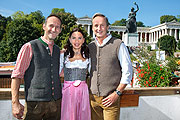 v.li. Stefan Raab (Cosmopolitian), Clarissa Käfer, Loek Oprinsen (EBEL) Oktoberfest München 24.09.2013 Foto: Christian Rudnik